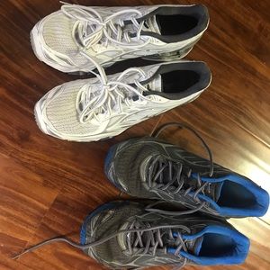 TWO pairs mizuno wave prophecy 6